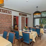 Ada's Buka Auf Dem Felsberg Lodge *