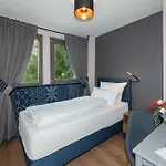 Ada's Buka Auf Dem Felsberg Lodge