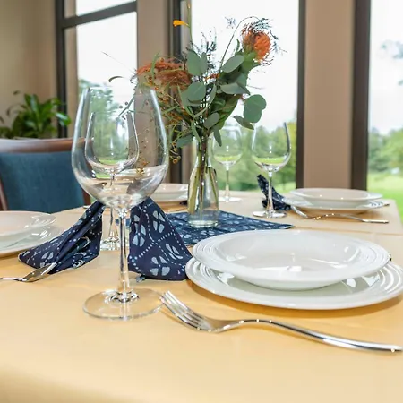 Ada's Buka Auf Dem Felsberg