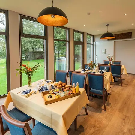 Lodge Ada's Buka Auf Dem Felsberg