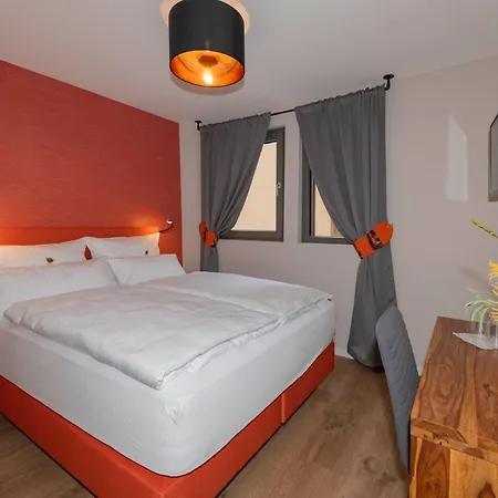 Ada's Buka Auf Dem Felsberg Lodge *