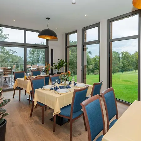 Ada's Buka Auf Dem Felsberg Hytte