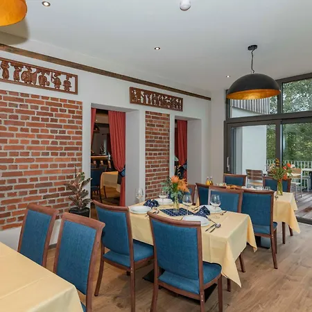 Ada's Buka Auf Dem Felsberg Lodge *