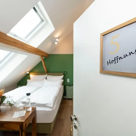 Lodge Ada's Buka Auf Dem Felsberg