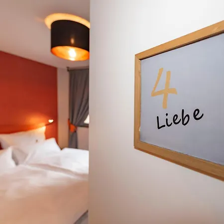 Lodge Ada's Buka Auf Dem Felsberg