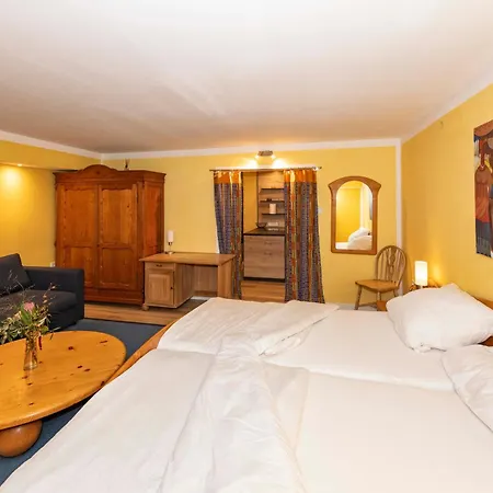 Ada's Buka Auf Dem Felsberg Hytte *