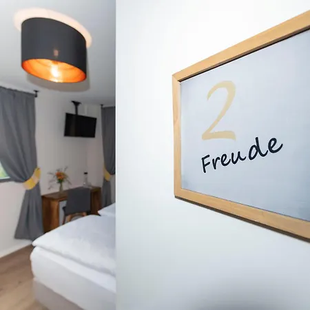 Lodge Ada's Buka Auf Dem Felsberg *