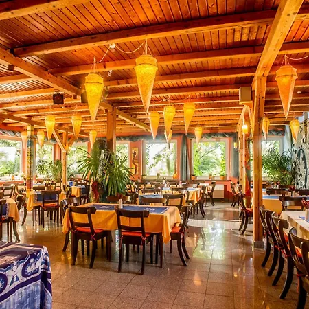 Ada's Buka Auf Dem Felsberg Lodge *